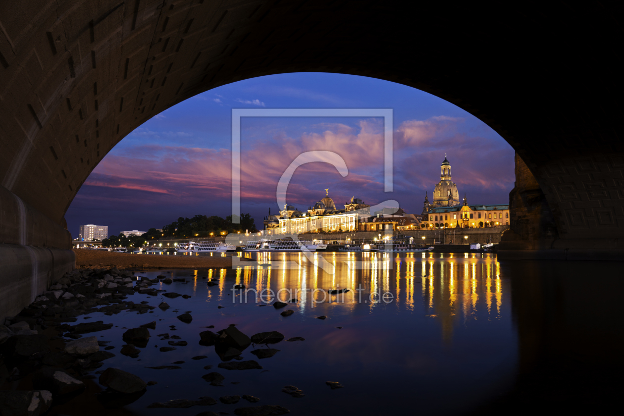 Bild-Nr.: 11027967 Under the Bridge erstellt von Tobias Roetsch