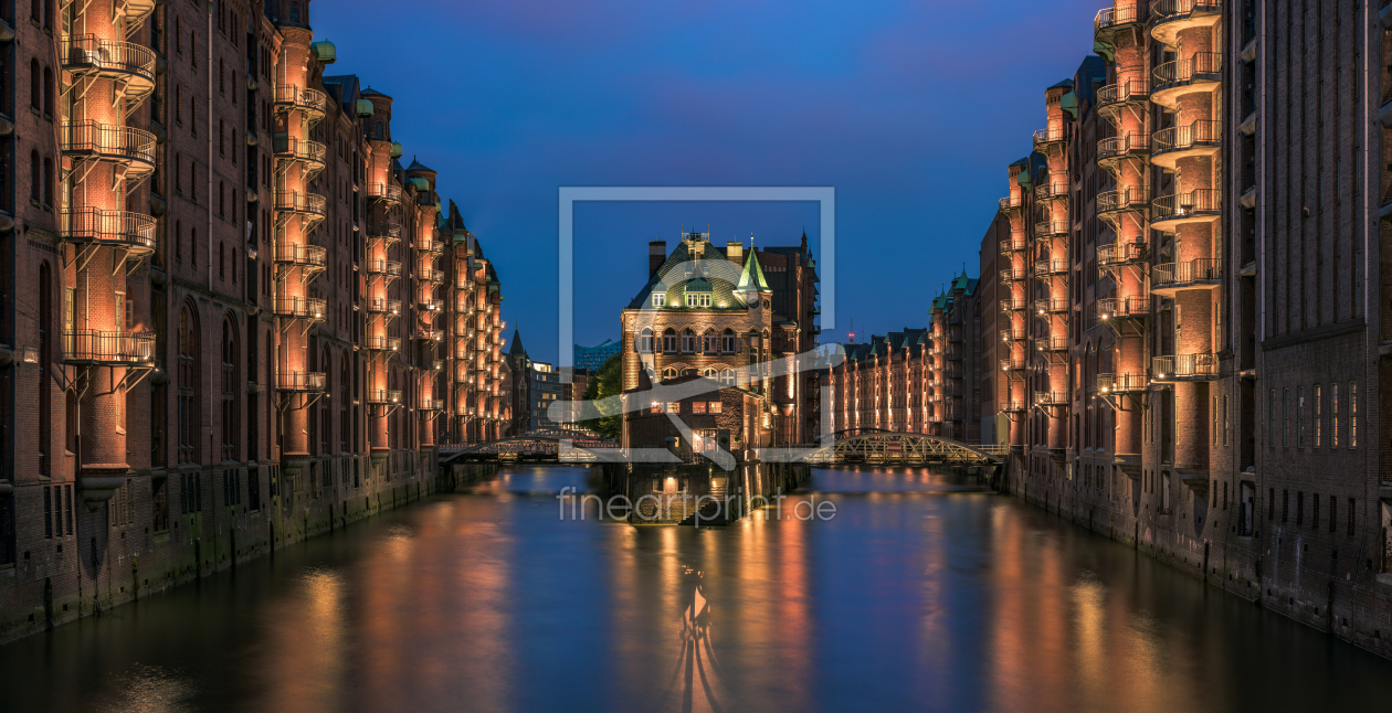 Bild-Nr.: 11545942 Hamburg - Speicherstadt zur blauen Stunde Panorama erstellt von Jean Claude Castor