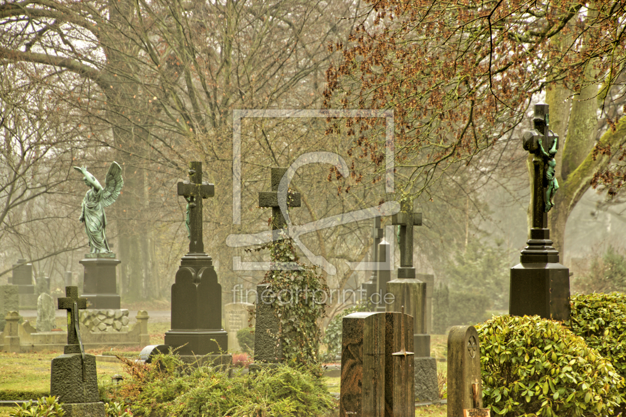 Bild-Nr.: 12003861 Grabkreuze auf dem Friedhof erstellt von Mitifoto