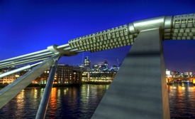 London Skyline Millenium Bridge/9939733