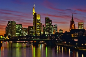 Frankfurt Skyline zur blauen Stunde/10279991