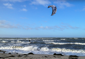 Kitesurfer /10883330