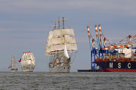  Einlaufen beim Sail_In_Bremerhafen 2015 /11555824