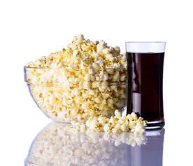 Popcorn und Cola auf Weißem Hintergrund/11914449