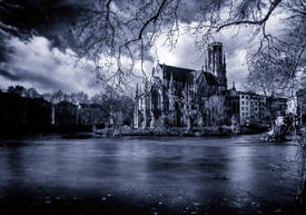 Eine alte Kirche im Winter/12238380