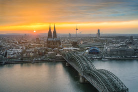Blick über Köln bei Sonnenuntergang/12578023