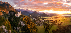 Romantische Landschaft mit berühmtem Schloss/12697716