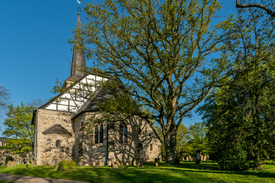 Dorfkirche Stiepel mit historischen Friedhof/12732200