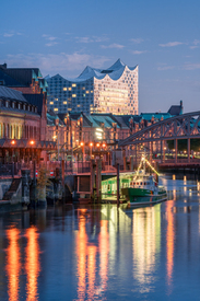 Zollkanal und Elbphilharmonie in Hamburg/12744028