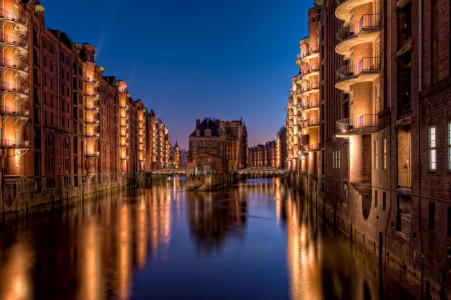 Bild-Nr: 9623914 Hamburg Speicherstadt zur blauen Stunde Erstellt von: fotoburschen