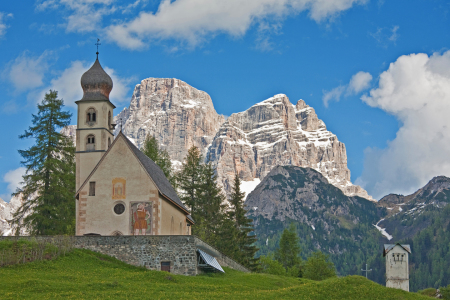Bild-Nr: 10743183 Dorfkirche mit Monte Pelmo Erstellt von: EderHans