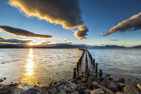 Bild-Nr: 11476794 verfallener Holzsteg bei Sonnenuntergang Erstellt von: stefanschurr