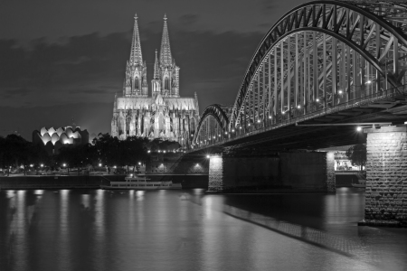 Bild-Nr: 11647932 Kölner Dom bei Nacht Erstellt von: MartinaW