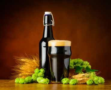 Bild-Nr: 11829747 Dunkeles Bier mit Hopfen und Weizen Erstellt von: xfotostudio