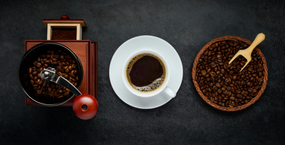 Bild-Nr: 11833453 Kaffeemühle mit Kaffeeasse und Kaffeebohnen Erstellt von: xfotostudio