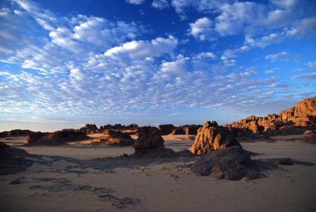 Bild-Nr: 11847525 Schäfchenwolken  über der felsigen Wüste Erstellt von: KundenNr-324575