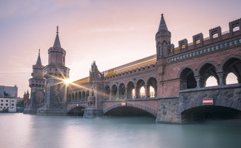 Bild-Nr: 11942530 Berliner Oberbaumbrücke zum Sonnenuntergang Erstellt von: phoelix