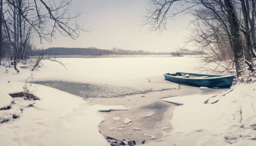 Bild-Nr: 12044588 Boot am See - Winterpanorama Erstellt von: luxpediation
