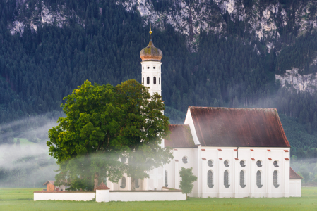 Picture no: 11817627 St. Coloman Kirche in Schwangau am nebligen Morgen Created by: Byrado