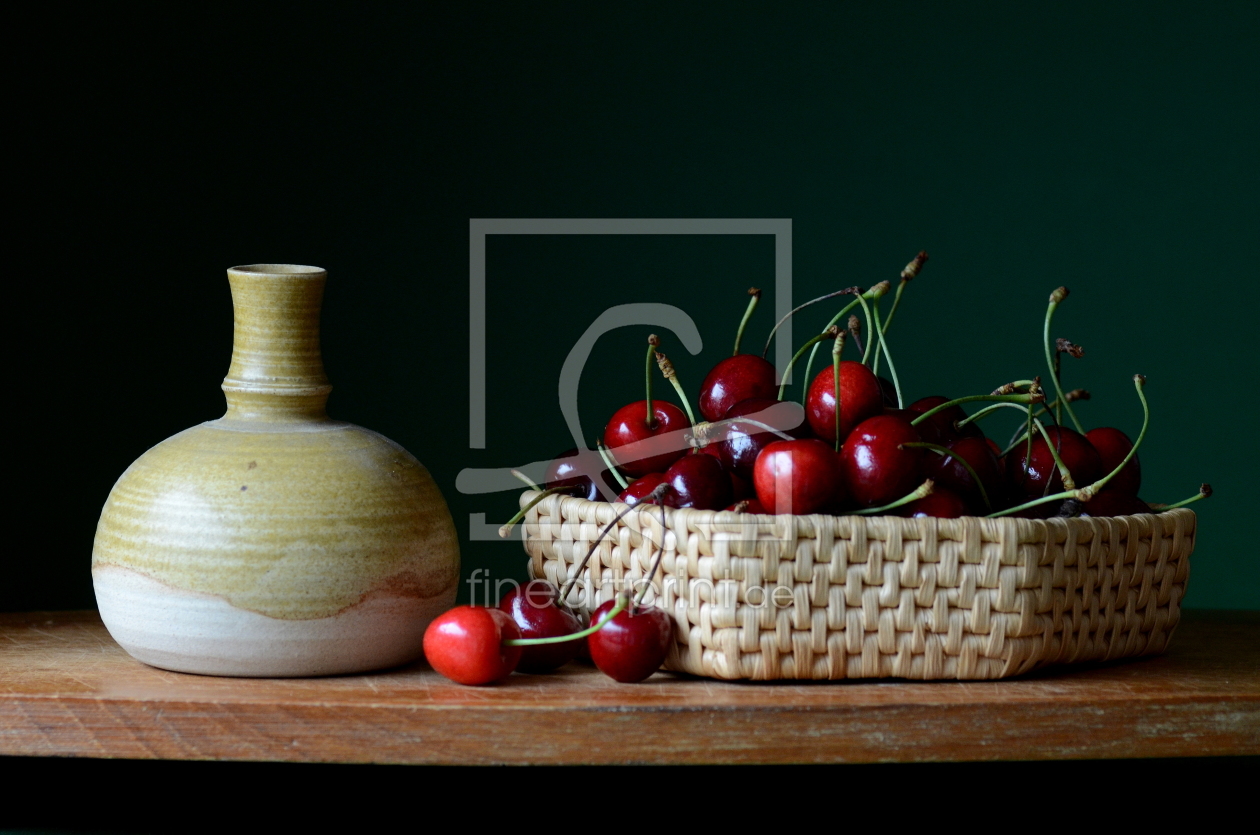 Bild-Nr.: 10135504 Stilleben mit Kirschen und Tonvase erstellt von Rolf Eschbach