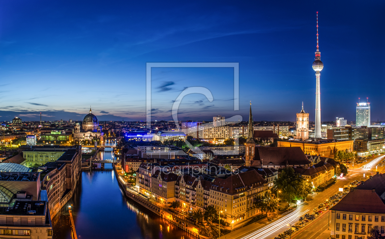 Bild-Nr.: 10639350 Berliner Skyline zur Blauen Stunde Panorama 2 erstellt von Jean Claude Castor