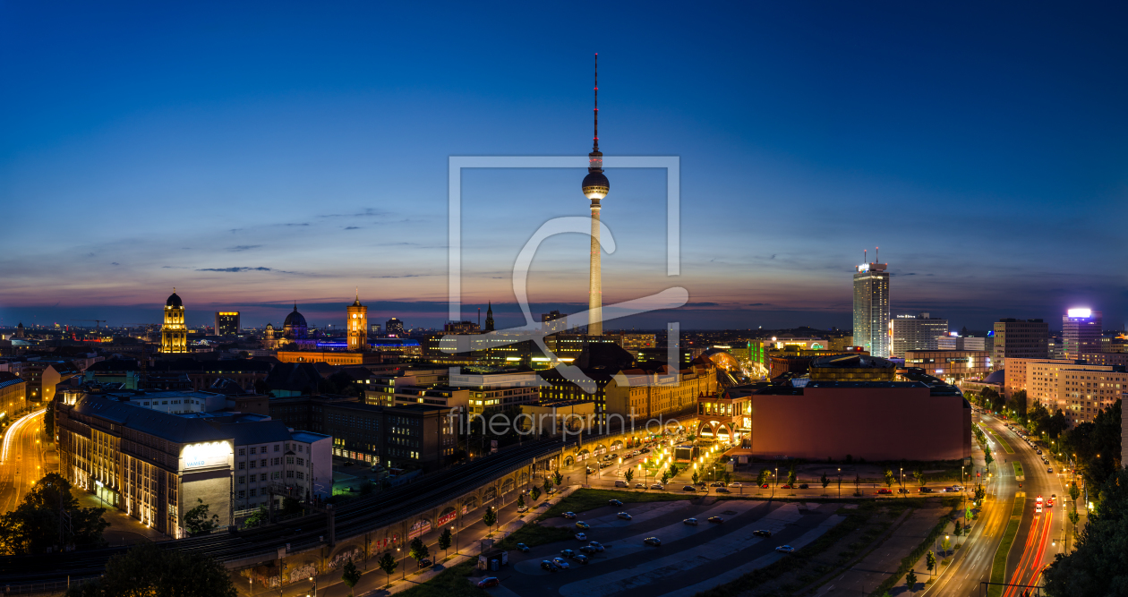 Bild-Nr.: 10641990 Skyline Berlin zur Blauen Stunde Panorama erstellt von Jean Claude Castor