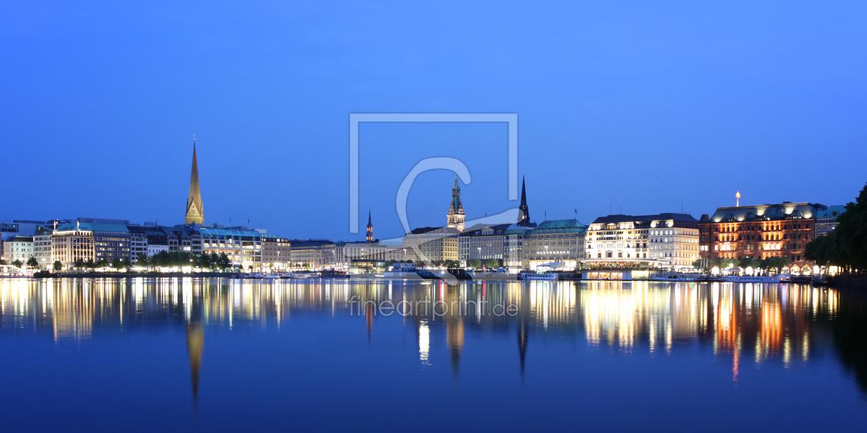 Bild-Nr.: 10645524 Hamburgs Blaue Stunde erstellt von FotoDeHRO