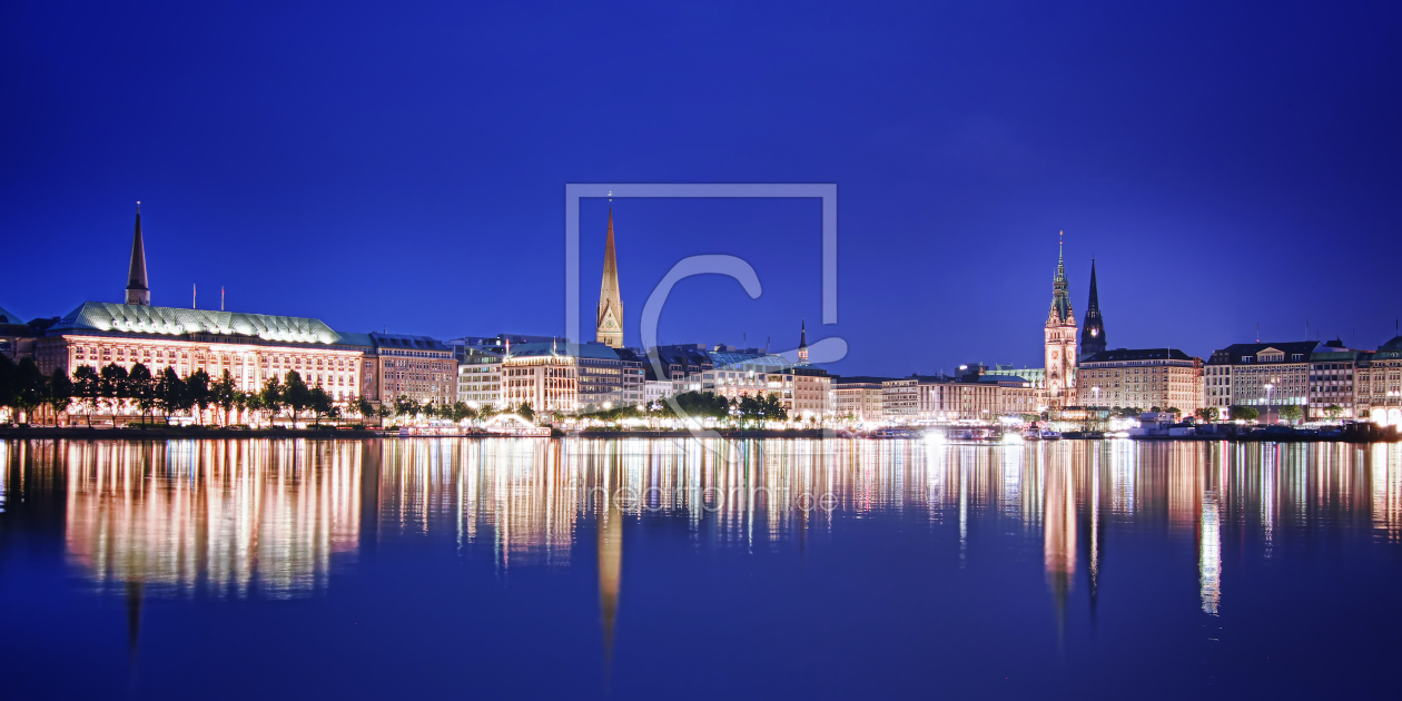 Bild-Nr.: 10645554 Hamburgs Blaue Stunde erstellt von FotoDeHRO