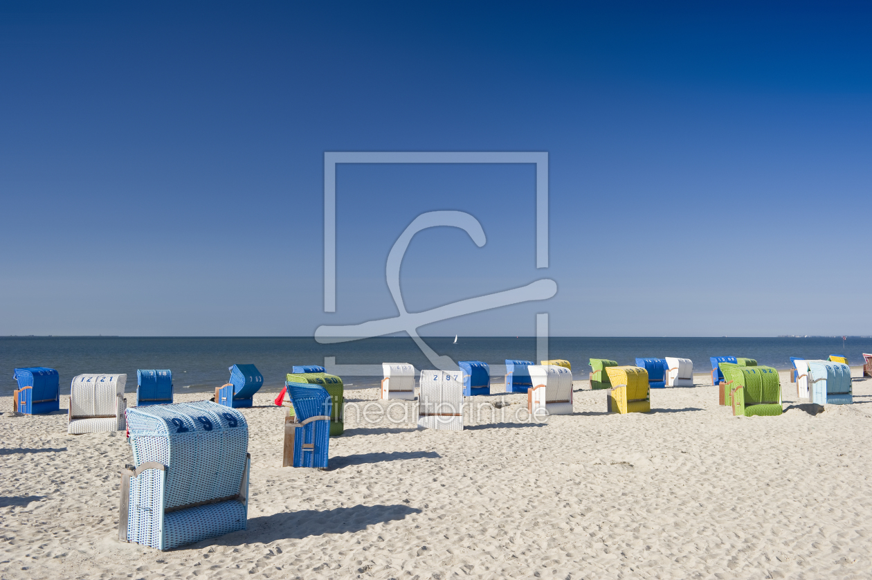 Bild-Nr.: 10649234 viel blauer Himmel und Strandkörbe erstellt von danielschoenen