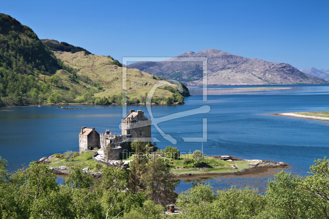 Bild-Nr.: 10652704 Eilean Donan Castle under a blue sky erstellt von Circumnavigation