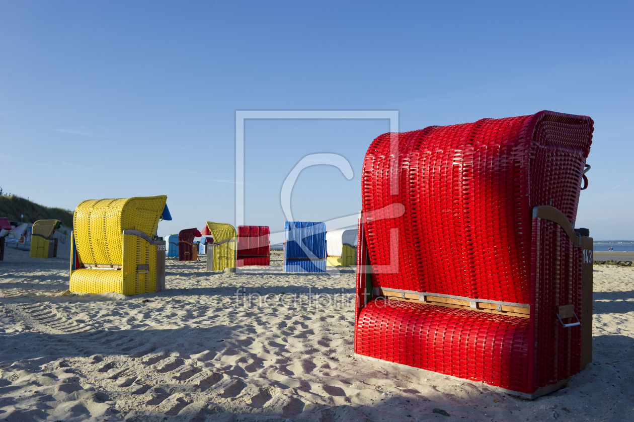Bild-Nr.: 10654272 roter Strandkorb erstellt von danielschoenen
