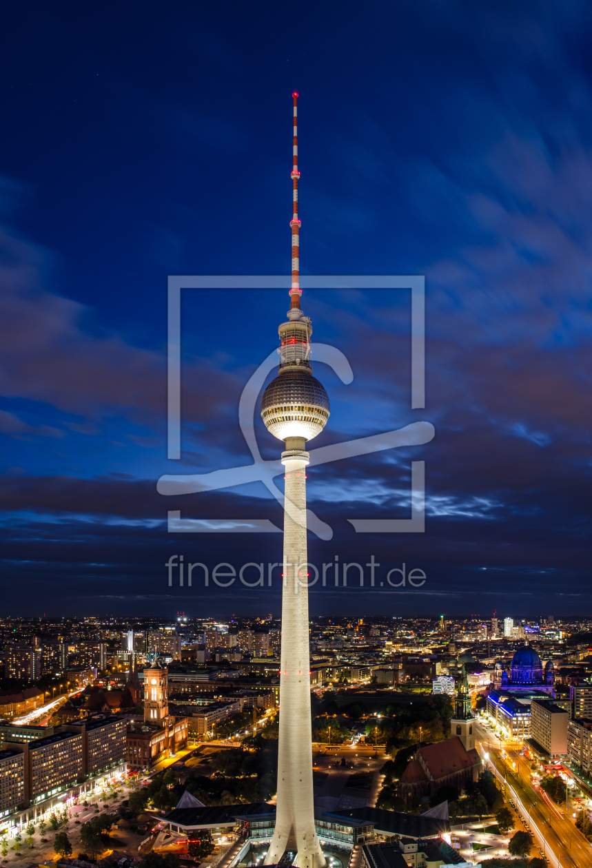 Bild-Nr.: 10669692 Fernsehturm Berlin zur blauen Stunde Vertikalpanorama erstellt von Jean Claude Castor