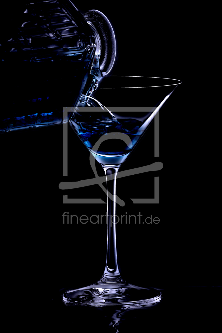 Bild-Nr.: 10773407 Pouring a drink in the night erstellt von Martina Roth