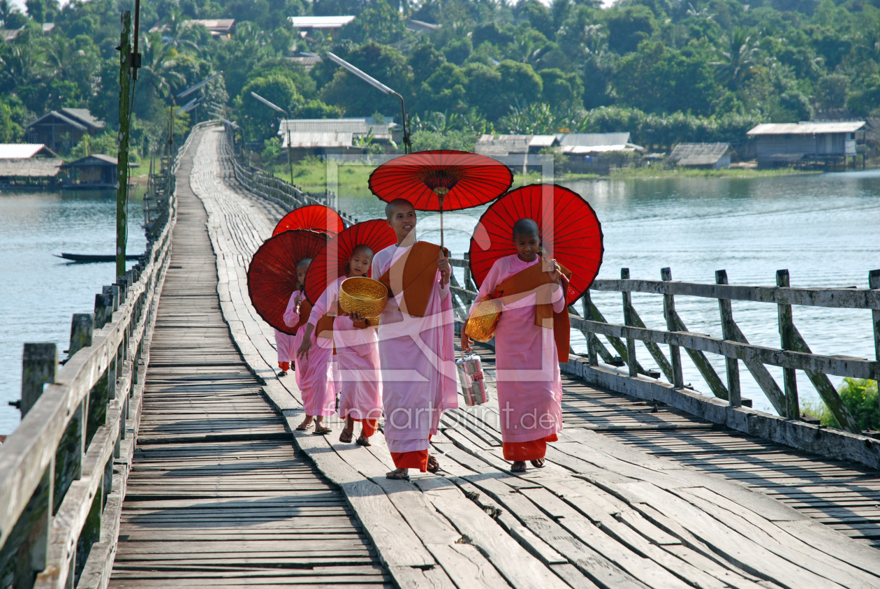 Bild-Nr.: 10862928 Nonnen in Sanglaburi, Thailand erstellt von Walter G. Allgöwer