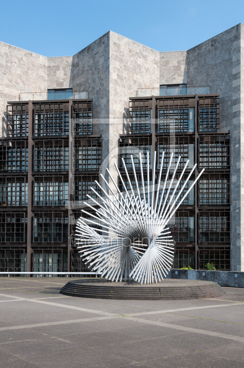 Bild-Nr.: 10981472 Skulptur vor Mainzer Rathaus erstellt von Erhard Hess