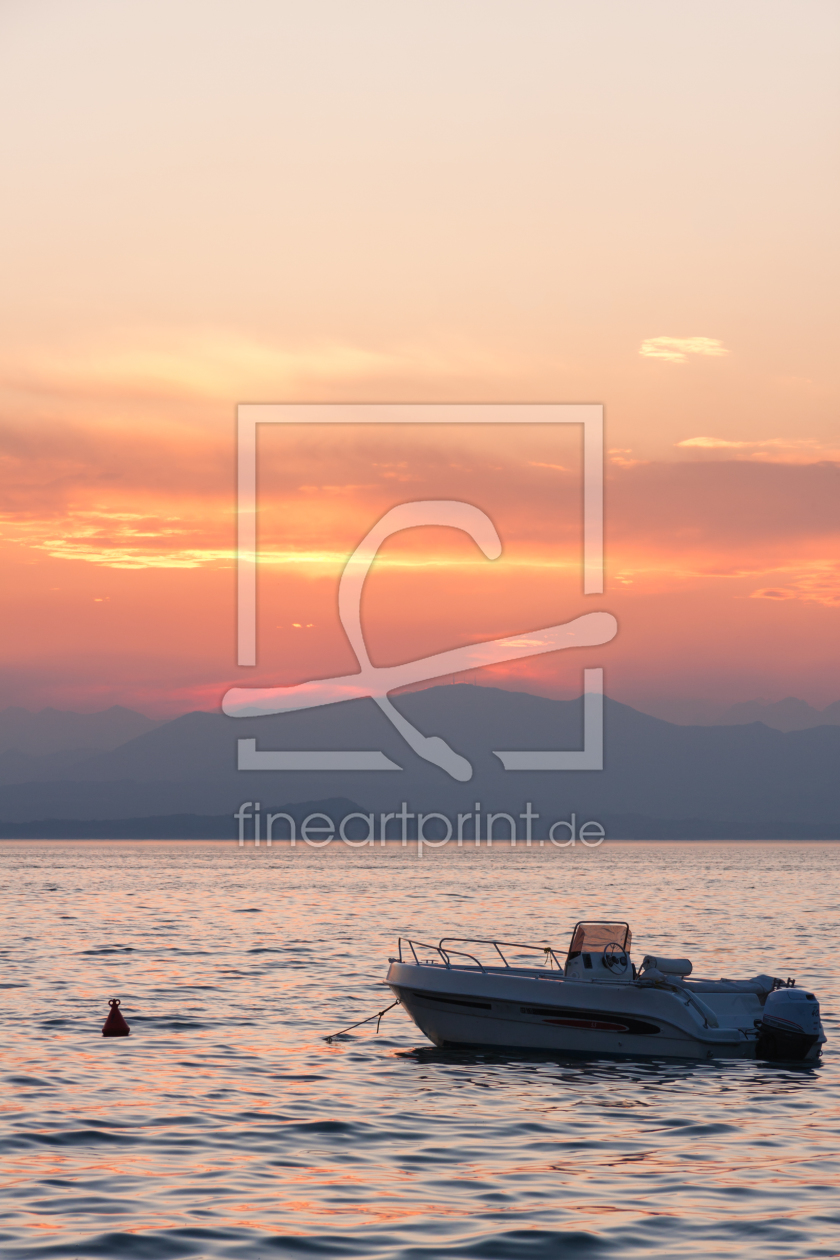 Bild-Nr.: 11255122 Boat at sunset Lago di Garda erstellt von TomKli