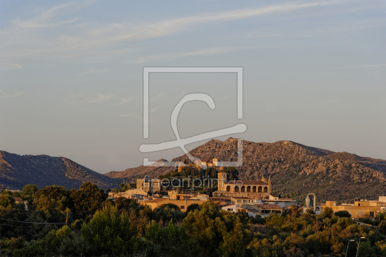 Bild-Nr.: 11345768 Die alte Stadt Arta auf Mallorca im Abendlicht erstellt von ralf werner froelich