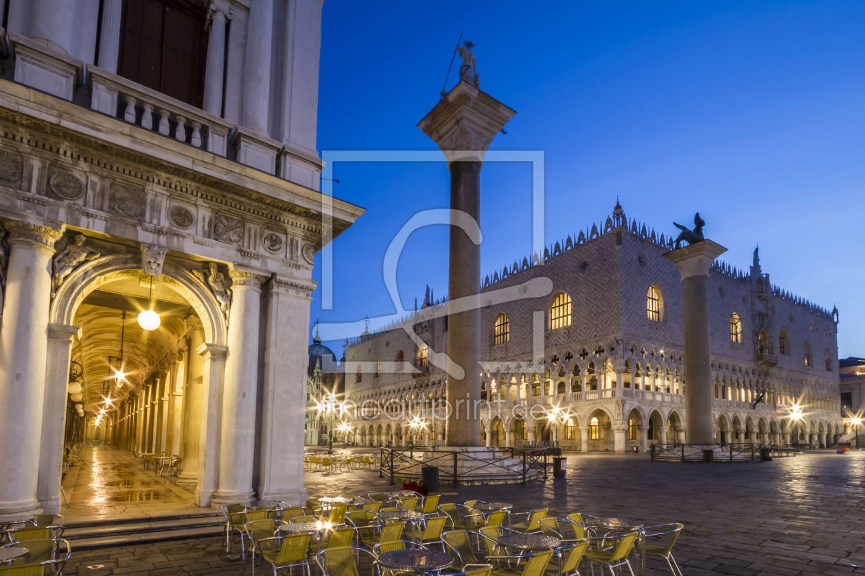 Bild-Nr.: 11353770 VENEDIG Markusplatz & Dogenpalast zur blauen Stunde erstellt von Melanie Viola