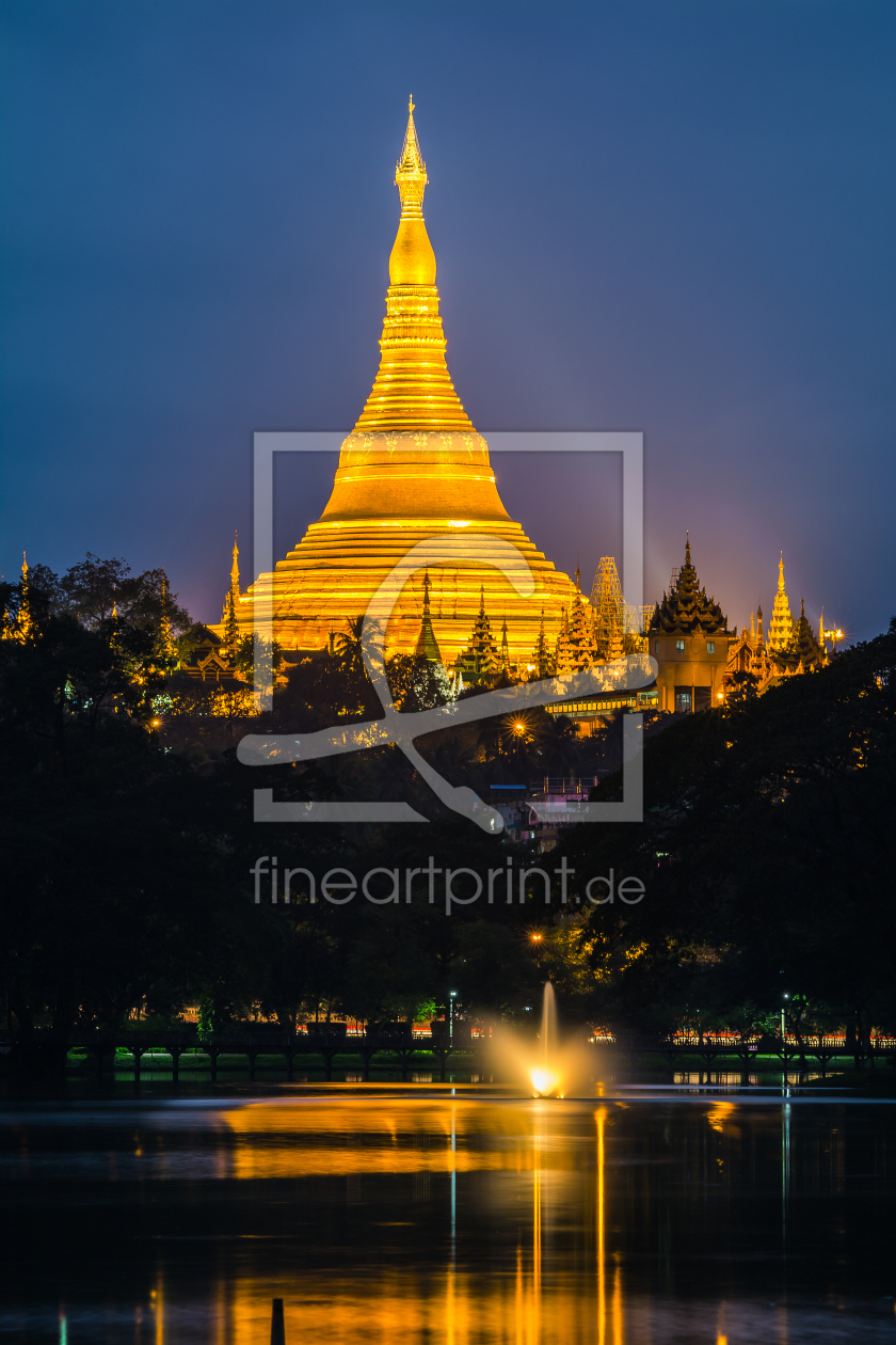 Bild-Nr.: 11361540 Burma - Shwedagon Pagode in Yangon zur blauen Stunde erstellt von Jean Claude Castor