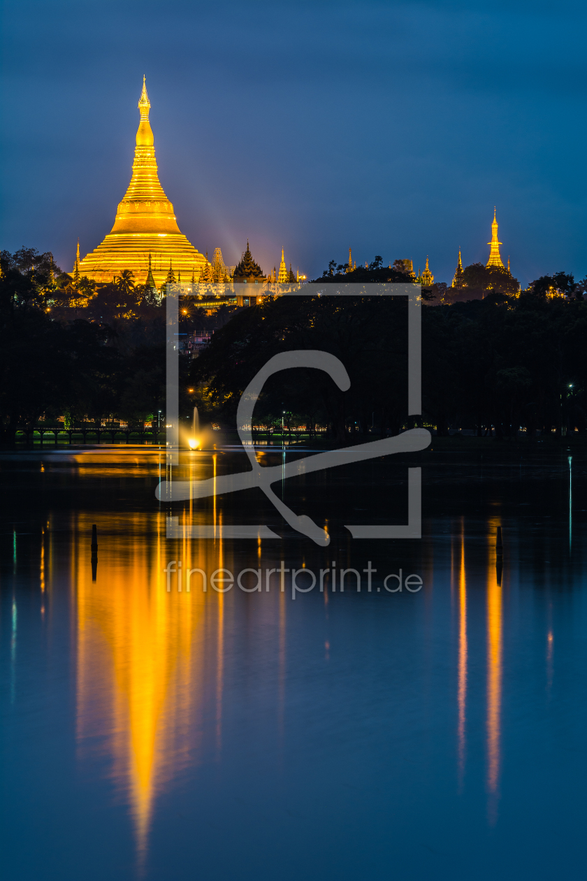 Bild-Nr.: 11361542 Burma - Shwedagon Pagode in Yangon zur blauen Stunde erstellt von Jean Claude Castor