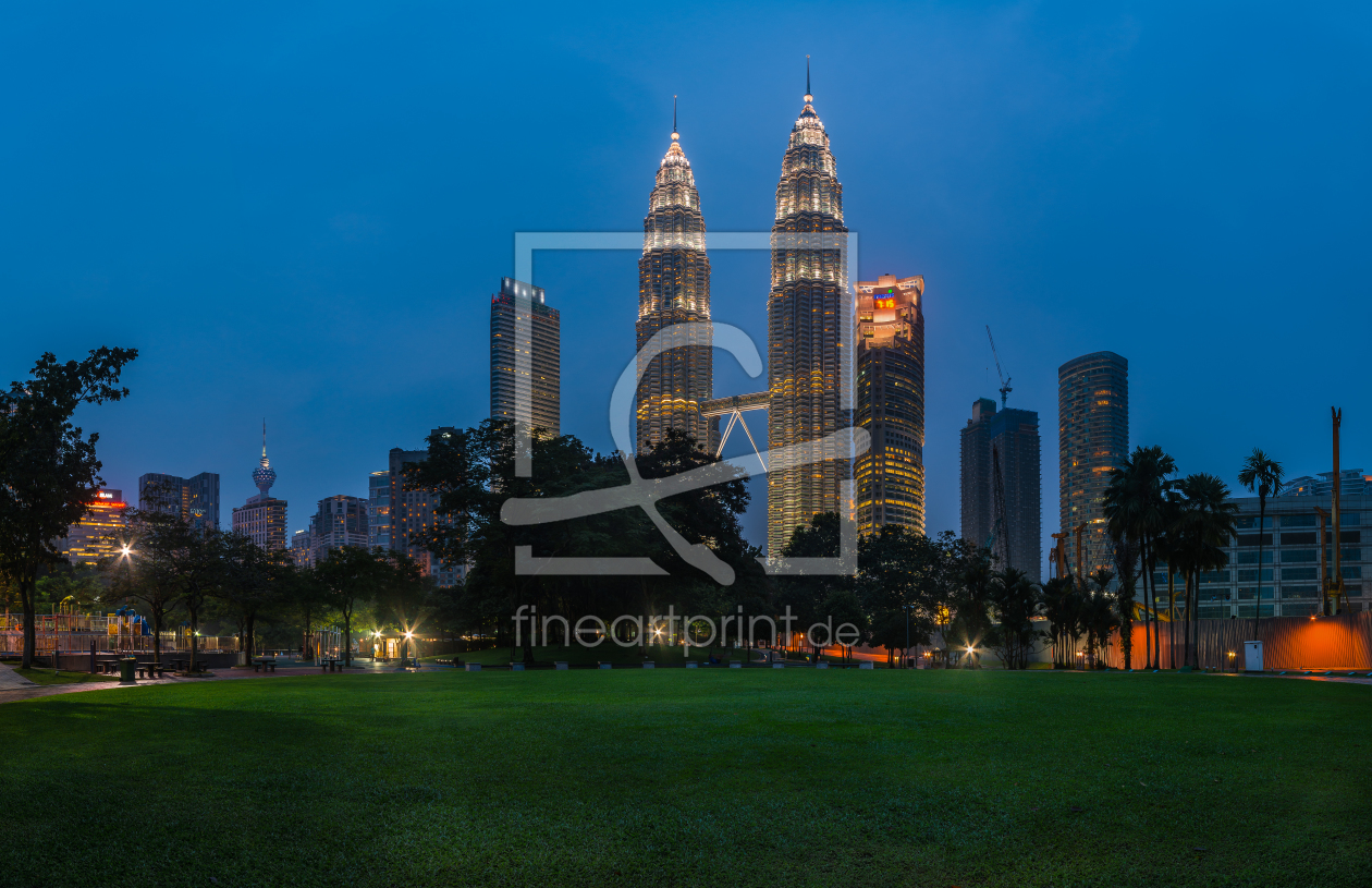 Bild-Nr.: 11371315 Malaysia - Kuala Lumpur Skyline zur blauen Stunde erstellt von Jean Claude Castor