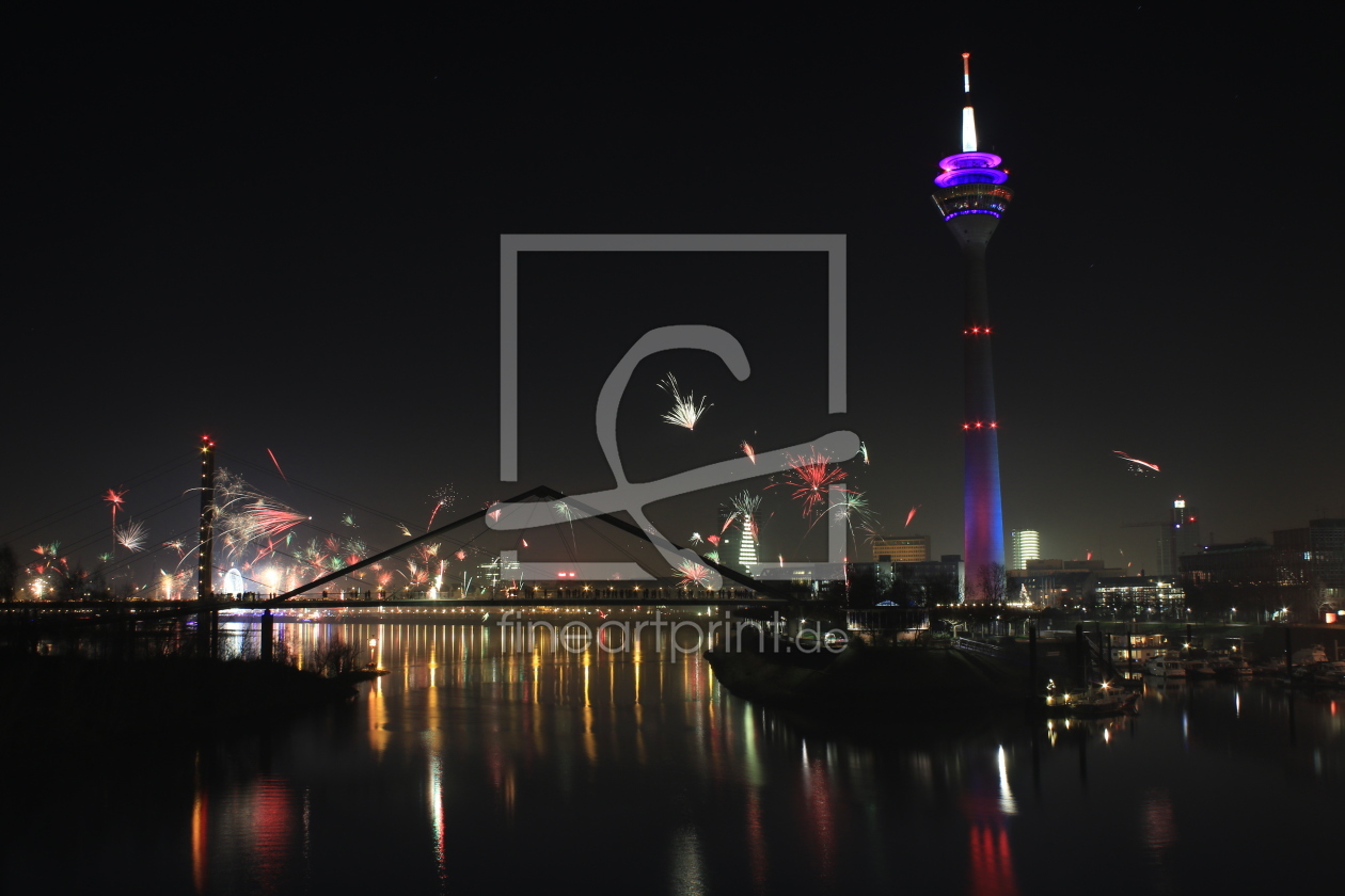 Bild-Nr.: 11423548 Düsseldorf Turm Rhein Feuerwerk  erstellt von mario-art