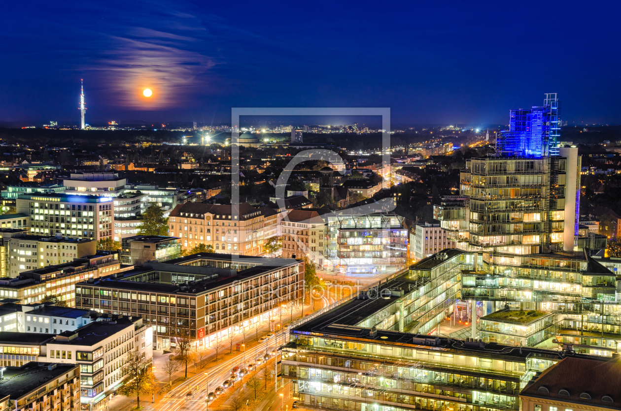 Bild-Nr.: 11425697 Mond über Hannover erstellt von Mapics