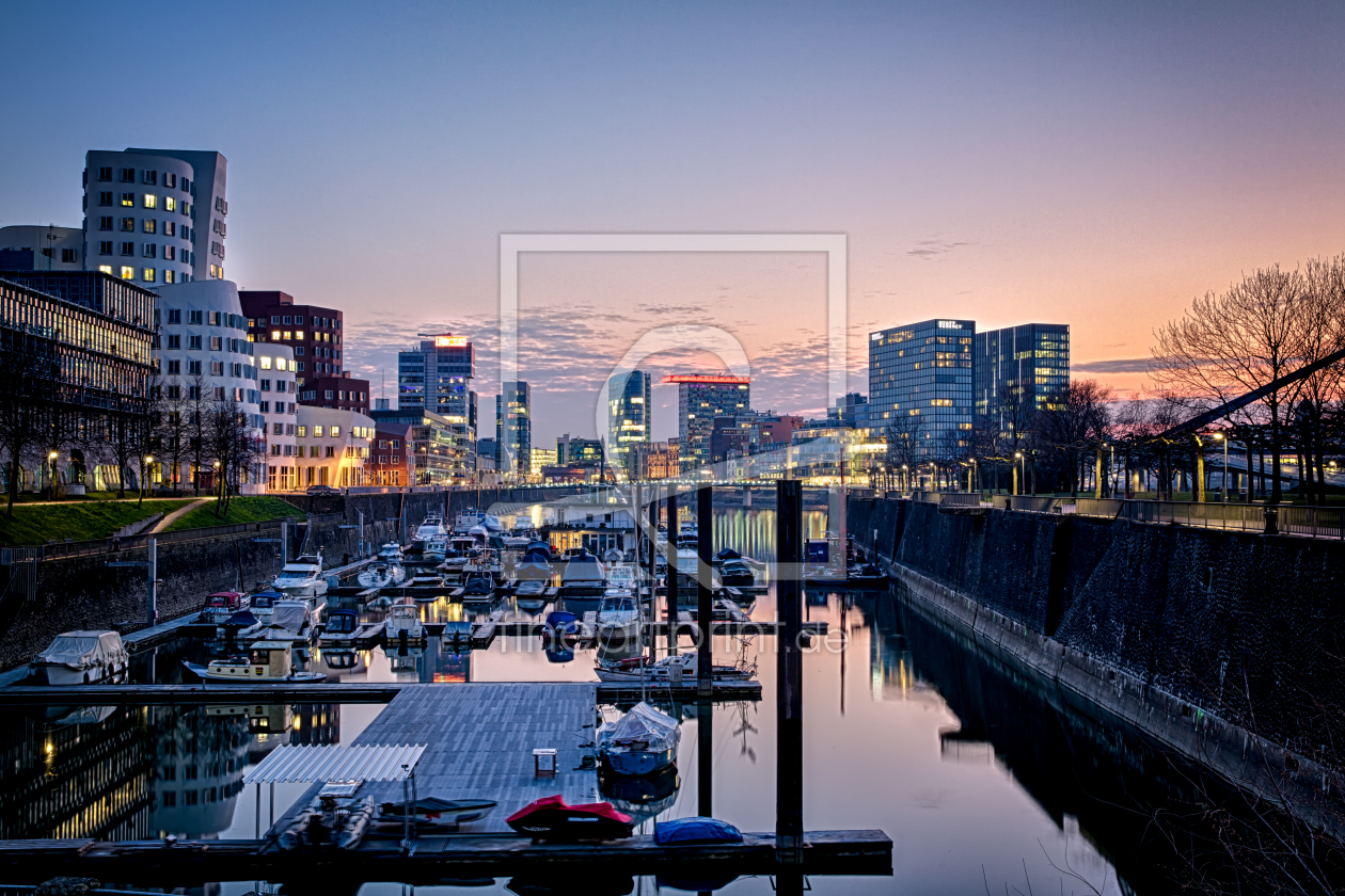 Bild-Nr.: 11466965 Sonnenuntergang mit Blick auf den Düsseldorfer Medienhafen erstellt von Rene Conzen