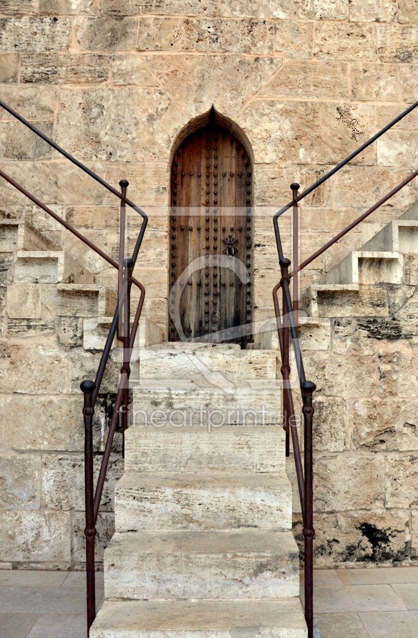 Bild-Nr.: 11468322 Mittelalter Treppe mit Eisengeländer Holztür erstellt von I. Heuer