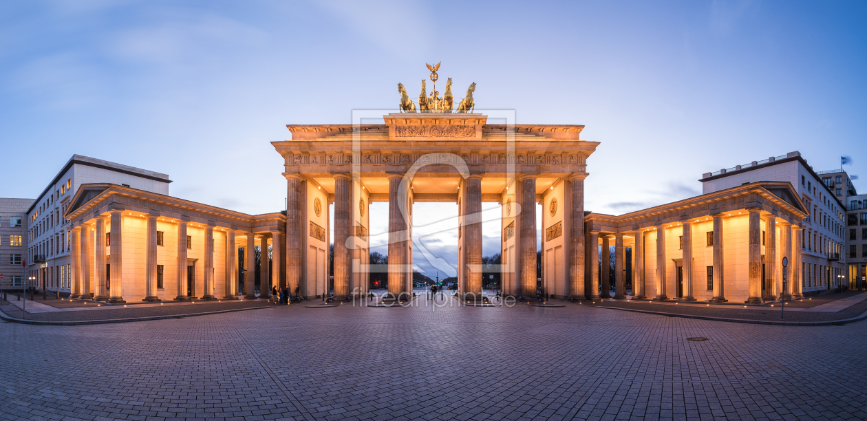 Bild-Nr.: 11473934 Berlin - Brandenburger Tor Panorama zur blauen Stunde erstellt von Jean Claude Castor