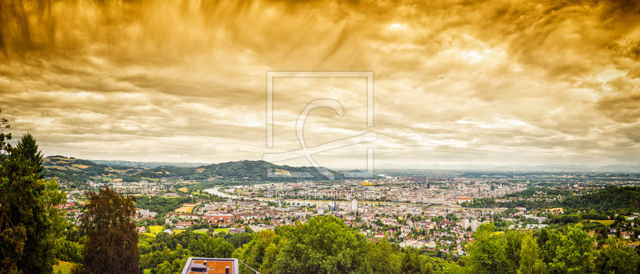 Bild-Nr.: 11544226 Dramatisches Panorama Linz erstellt von Wolfgang Zwanzger