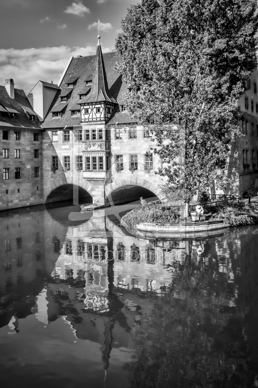 Bild-Nr.: 11573766 NÜNBERG Heilig-Geist-Spital & Pegnitz | Monochrom   erstellt von Melanie Viola