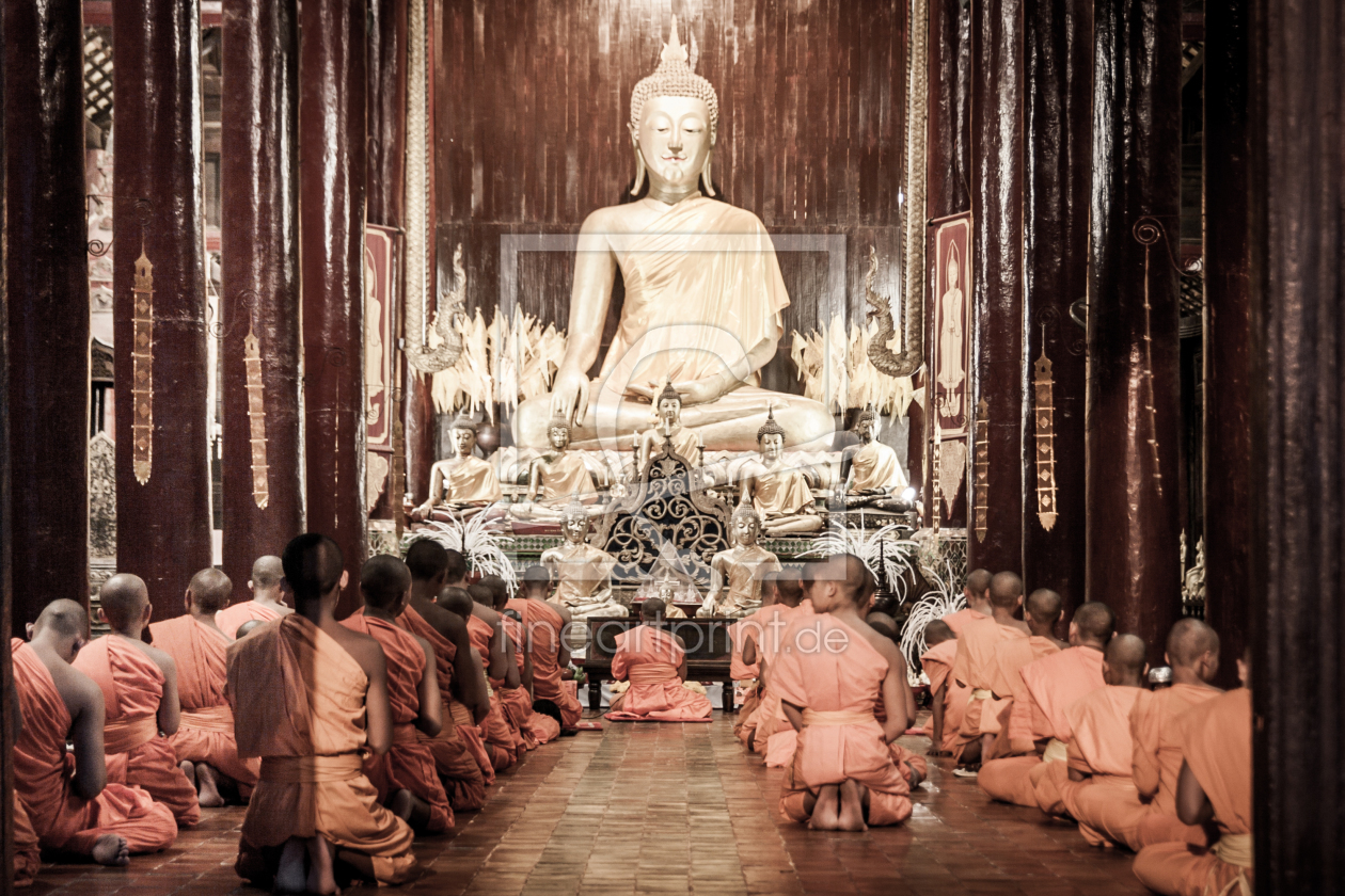Bild-Nr.: 11575770 Buddhistische Mönche beten erstellt von janschuler