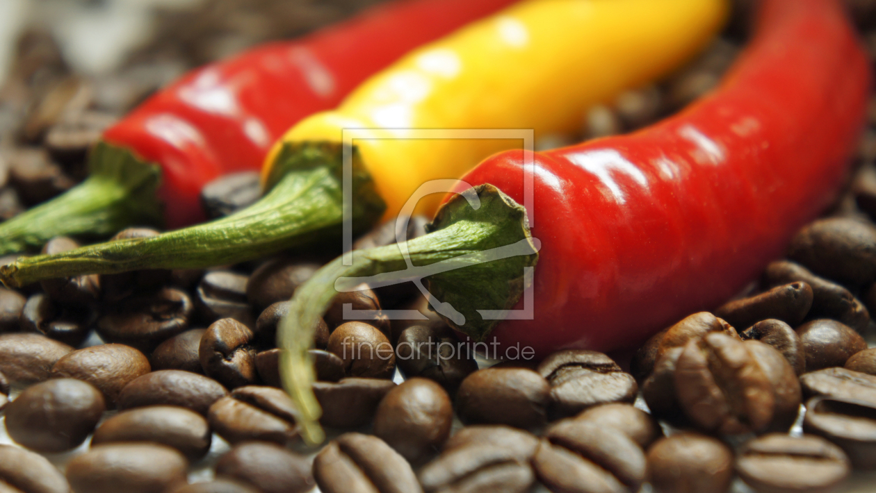 Bild-Nr.: 11597596 Chili und Kaffeebohnen erstellt von MartinaW